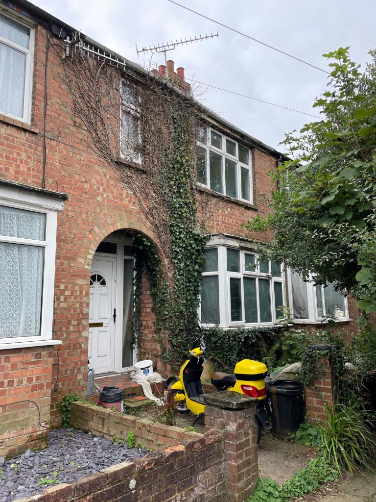 Lot: 61 - MID-TERRACE HOUSE FOR REFURBISHMENT - Mid terrace house with ivy across front elevation and scooter on pathway